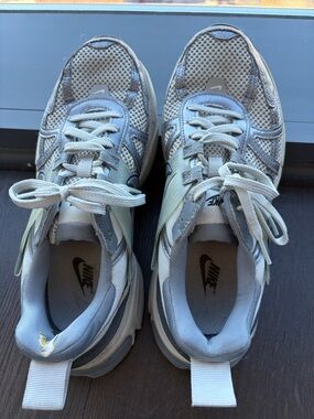 Nike Light Gray Mesh Trainer Sneakers